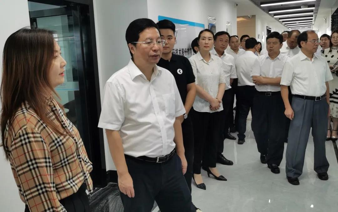 湖南省省委常委、長沙市市委書記胡衡華蒞臨蒼穹數(shù)碼湖南分公司指導調研！